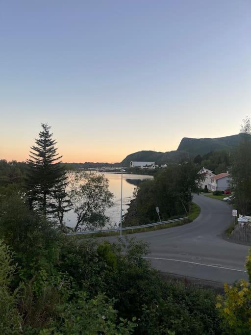 Liten Eldre Og Koselig Studiohybel Svolvaer Luaran gambar