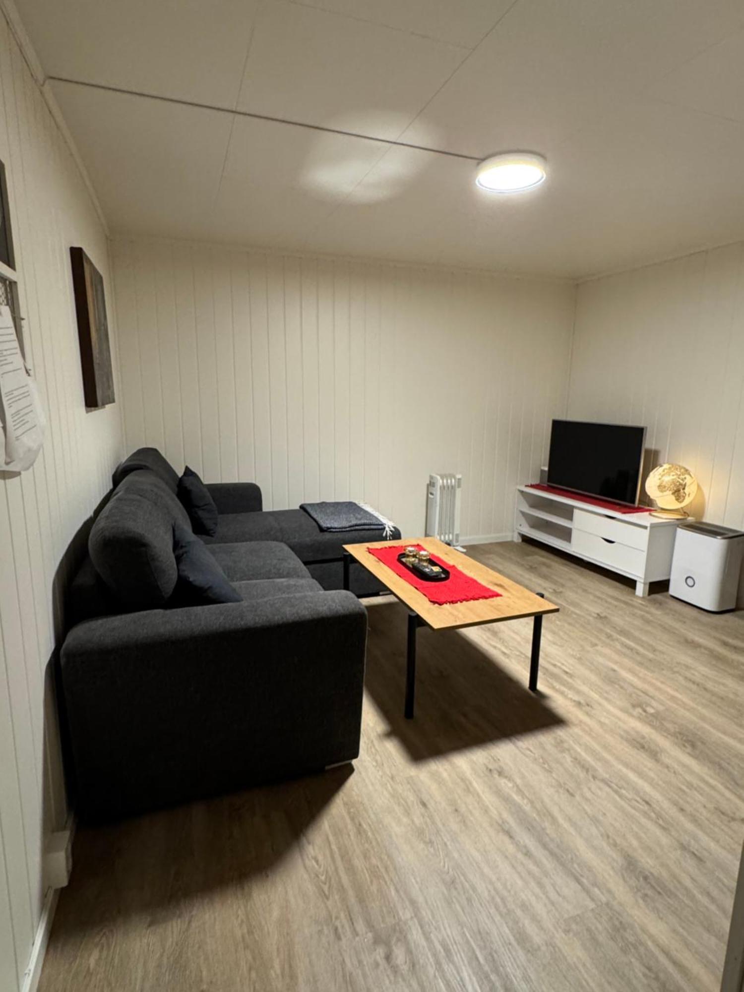 Liten Eldre Og Koselig Studiohybel Svolvaer Luaran gambar