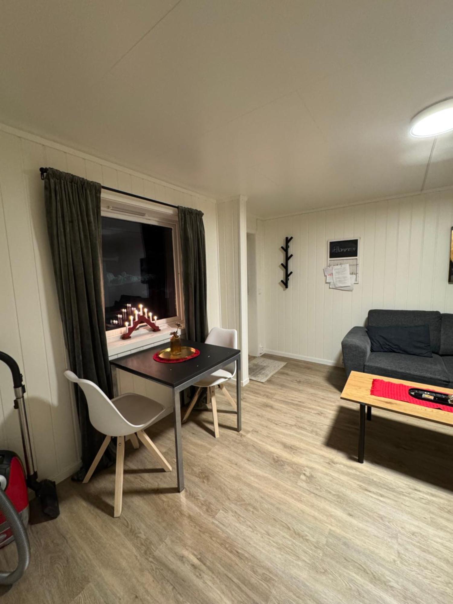 Liten Eldre Og Koselig Studiohybel Svolvaer Luaran gambar