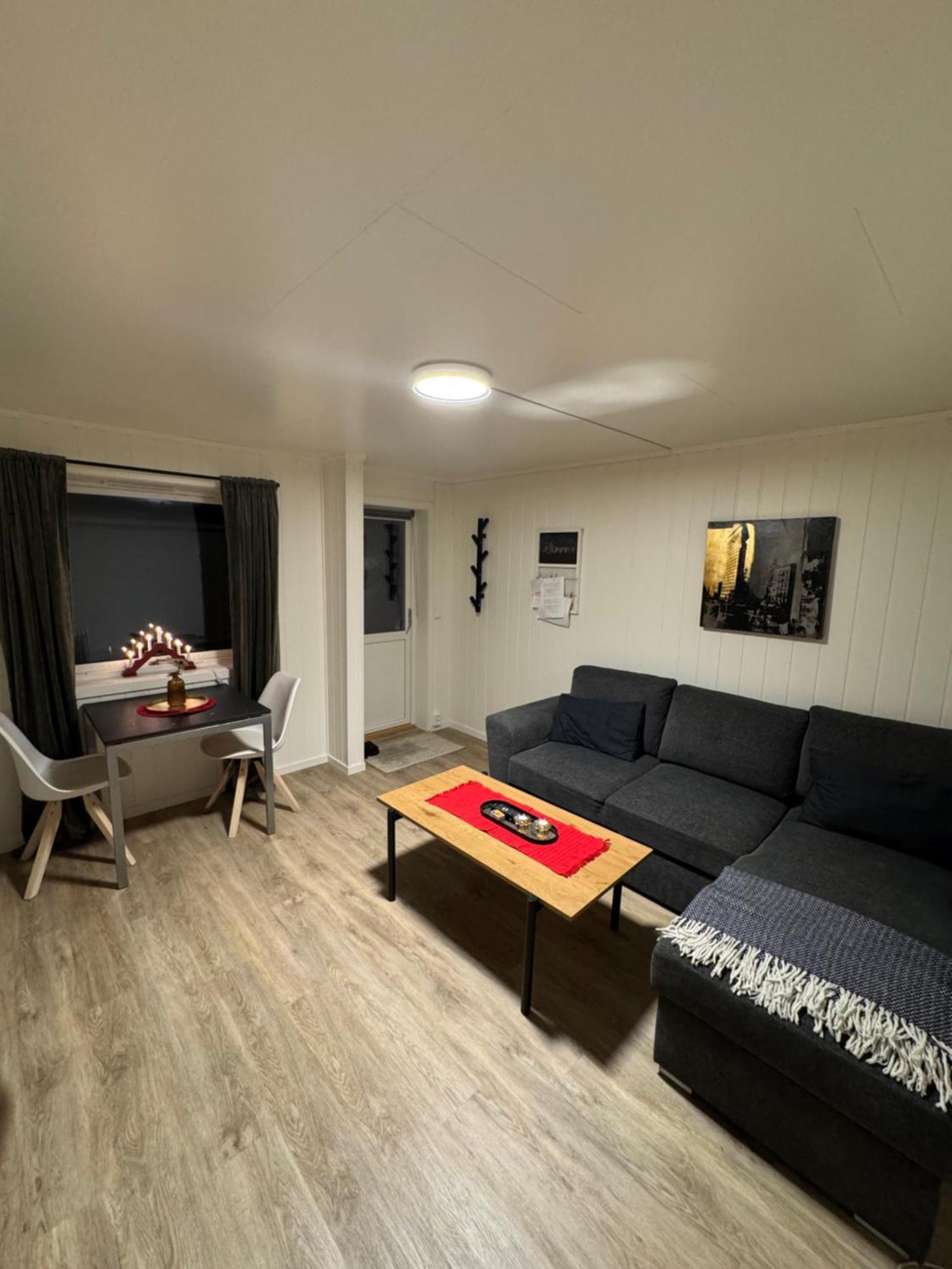 Liten Eldre Og Koselig Studiohybel Svolvaer Luaran gambar